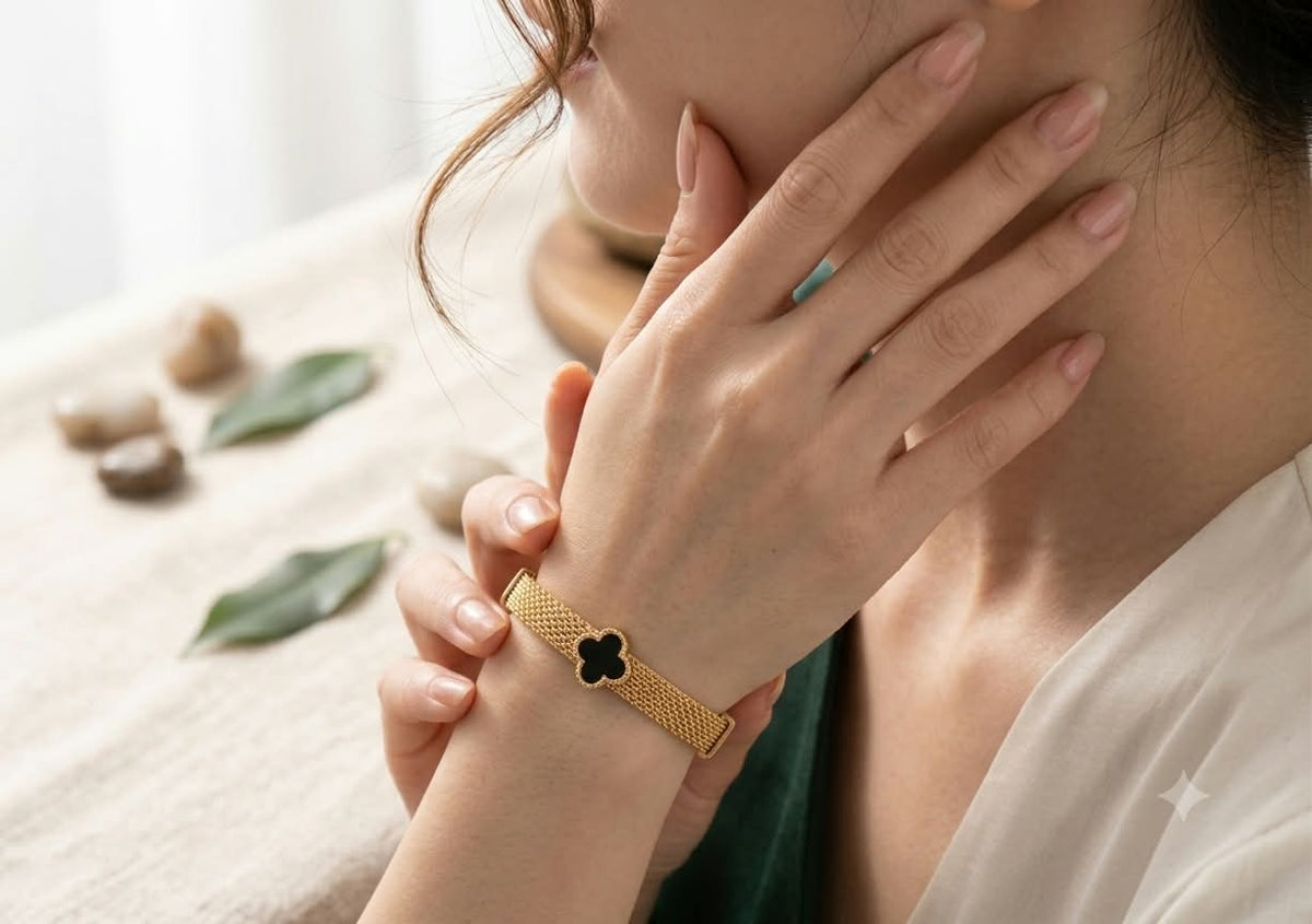 Geometric Cube & Curb Chain Stainless Steel Bracelet for Women – Modern Minimalist Jewelry