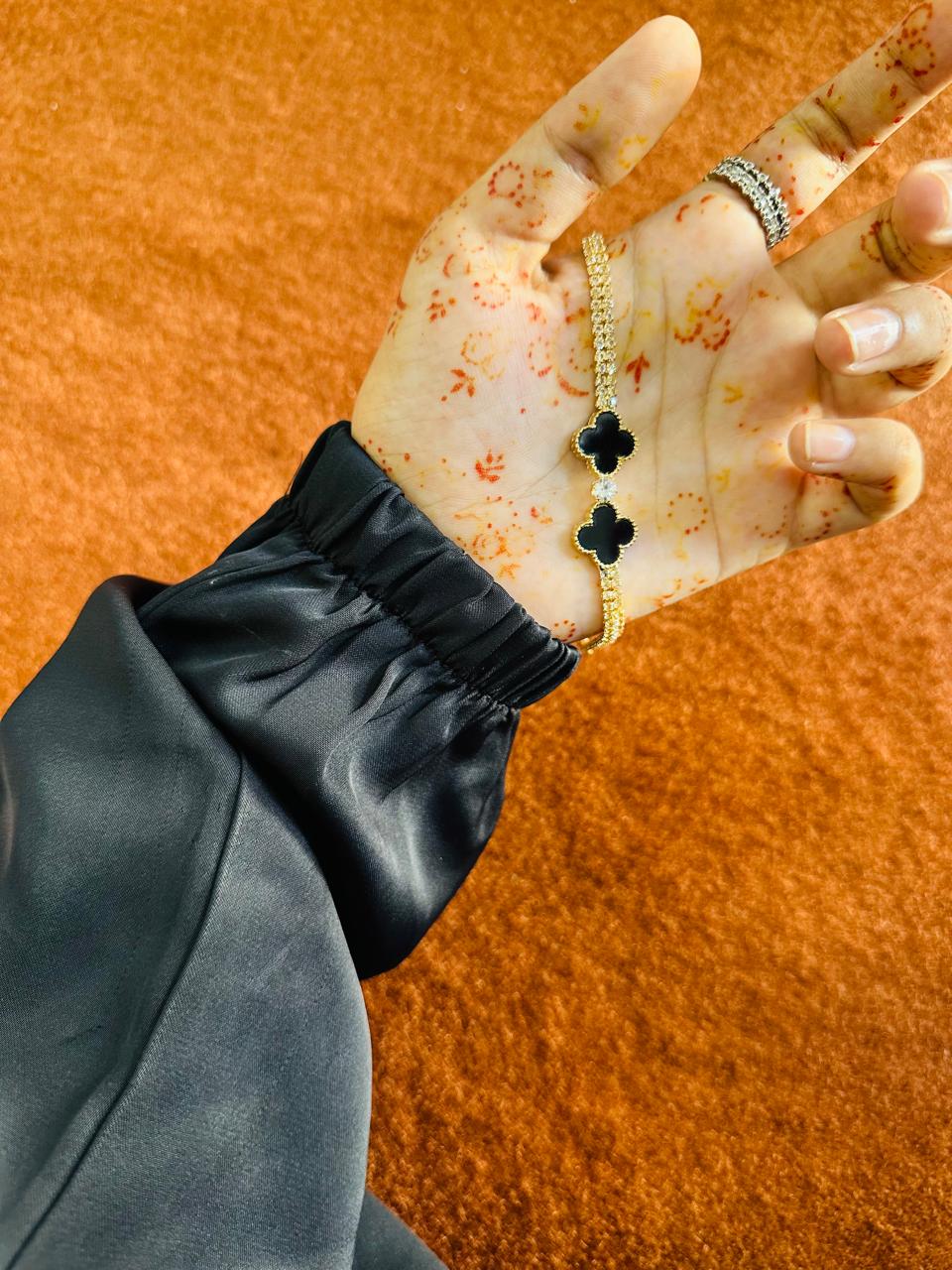 Classic Clover Bracelet for Women – Elegant & Timeless Fashion Jewelry